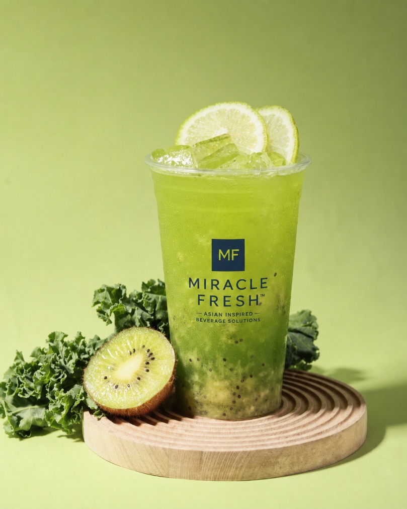 Kale Kiwi Refresh served in a Miracle Fresh cup